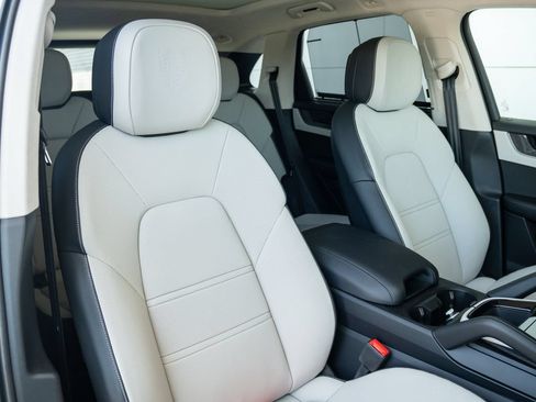 New 2025 Porsche Cayenne Turbo AWD/4WD image 21