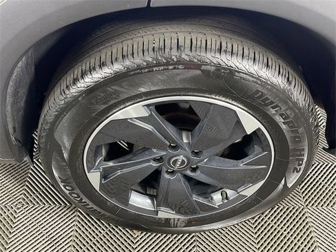 Used 2025 Nissan Rogue SV image 30