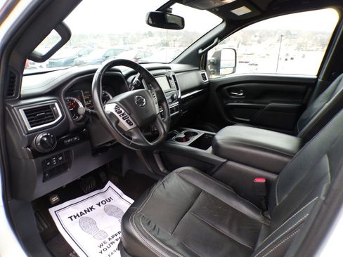 Used 2019 Nissan Titan SV w/ SV Convenience Package AWD/4WD image 12