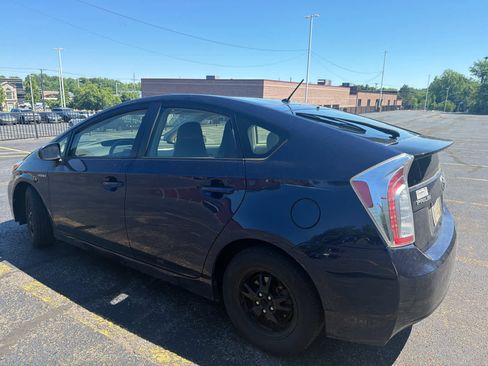 Used 2013 Toyota Prius Two FWD image 2