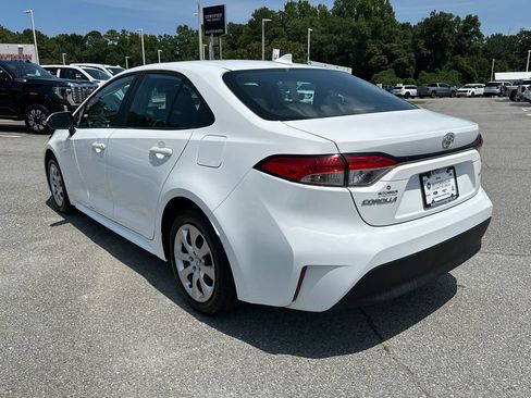 Used 2025 Toyota Corolla LE FWD image 5