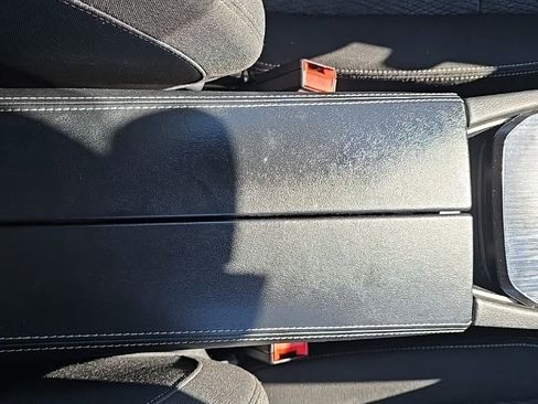 Used 2025 Nissan Rogue SV image 29