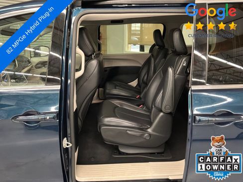 Used 2023 Chrysler Pacifica Touring-L FWD image 13