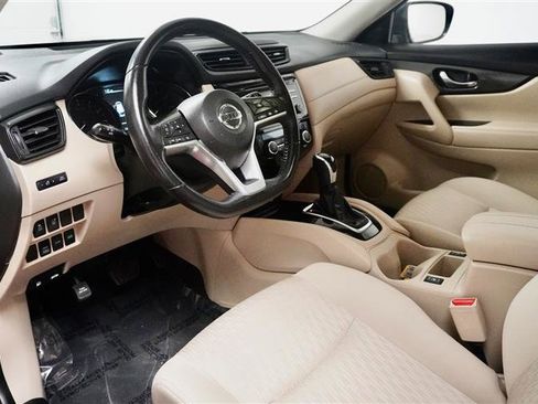 Used 2017 Nissan Rogue SV image 12