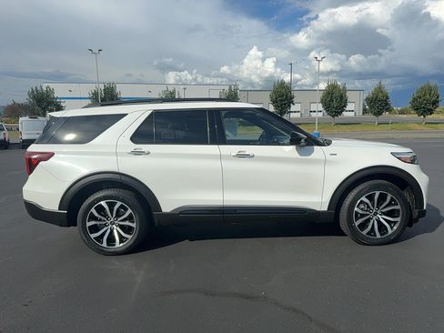 Used 2022 Ford Explorer ST-Line w/ Class IV Trailer Tow Package AWD/4WD image 2