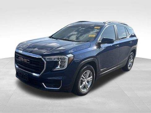 Used 2022 GMC Terrain SLE w/ Driver Convenience Package FWD image 3
