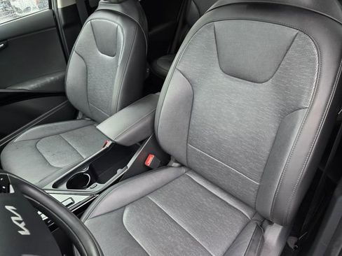 Certified 2023 Kia Niro Wave w/ Wave Preserve Package FWD image 23