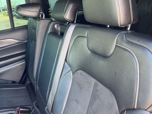 Used 2025 Jeep Grand Cherokee L Laredo image 10