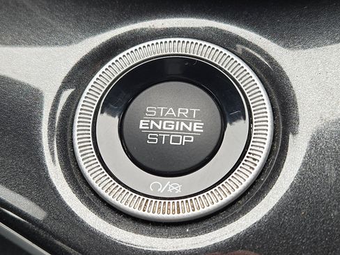 Used 2023 Jeep Grand Cherokee Altitude image 13