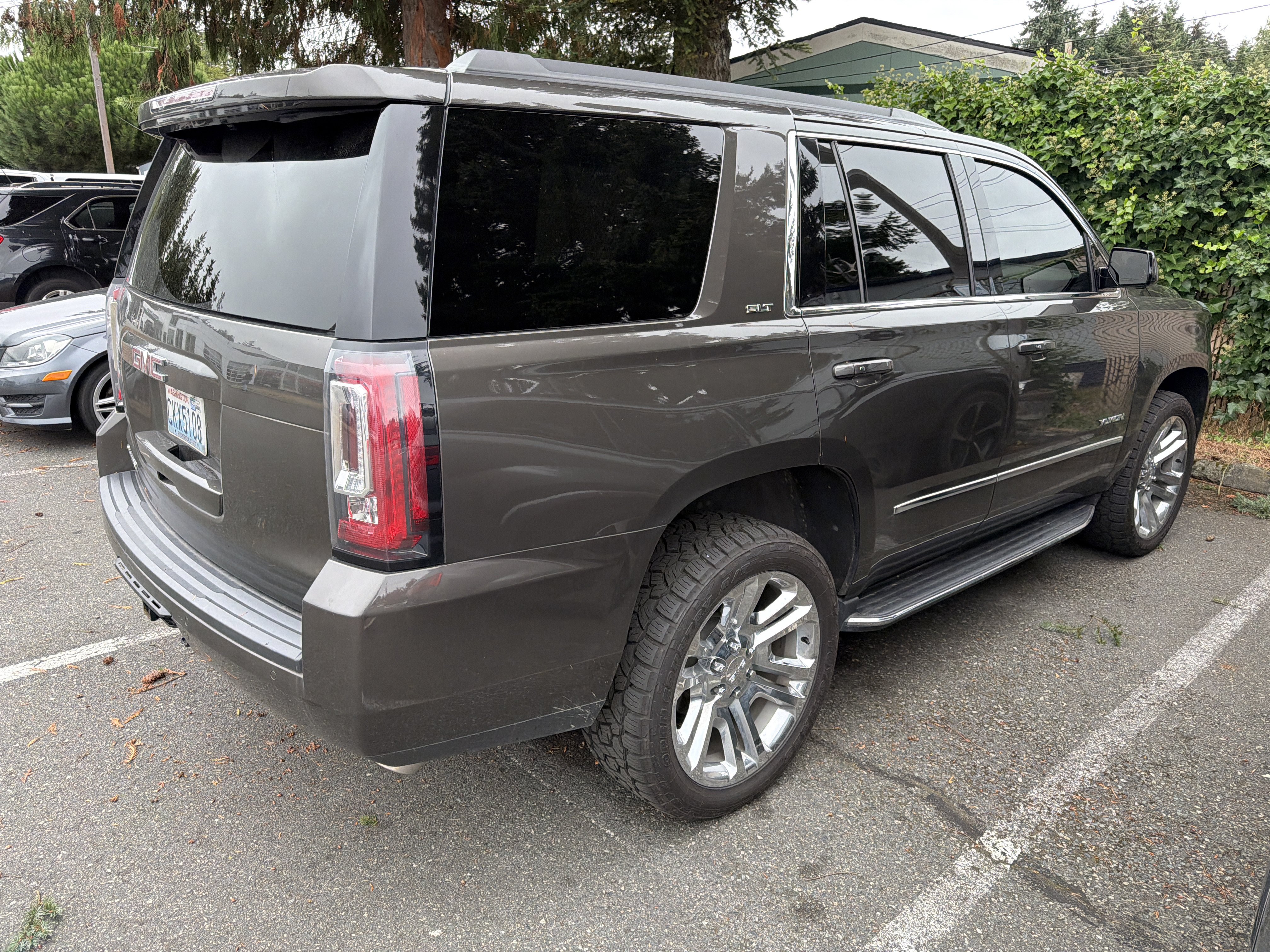 Used 2019 GMC Yukon SLT w/ Premium Edition AWD/4WD image 2