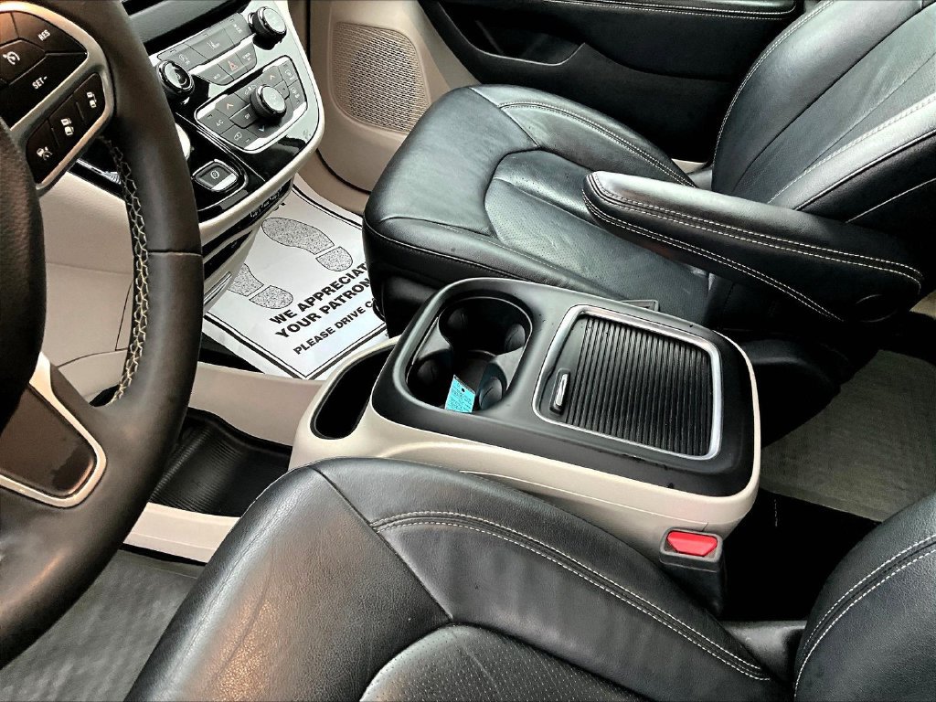 Used 2022 Chrysler Pacifica Touring-L FWD image 20