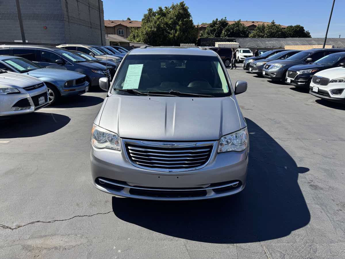 Used 2016 Chrysler Town & Country Touring FWD image 11