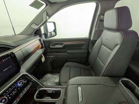 New 2025 GMC Sierra 3500 Denali w/ Denali Reserve Package image 27