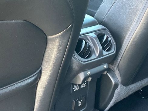 Used 2023 Jeep Wrangler Unlimited Sahara AWD/4WD image 17