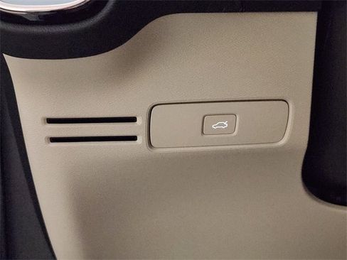 New 2026 Volvo XC40 B5 Plus w/ Protection Package Premier image 22