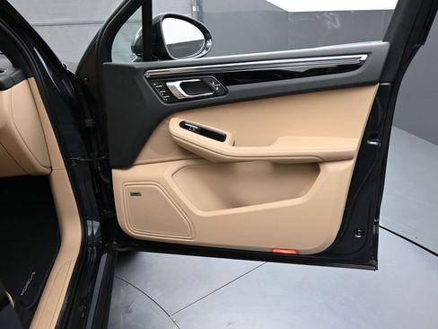 New 2026 Porsche Macan image 27