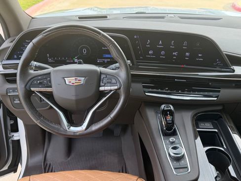 Used 2024 Cadillac Escalade ESV Premium Luxury w/ LPO, Floor Liner Package AWD/4WD image 20