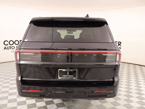 New 2025 Lincoln Navigator Reserve AWD/4WD image 24
