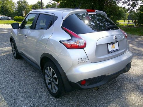 Used 2017 Nissan Juke SV w/ Technology Package FWD image 3