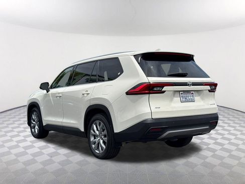Used 2024 Toyota Grand Highlander AWD image 4