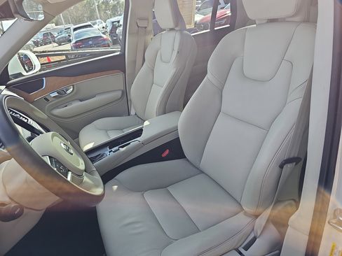 Used 2022 Volvo XC90 T6 Momentum w/ Climate Package image 15