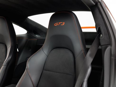 Used 2018 Porsche 911 GT3 RWD image 17