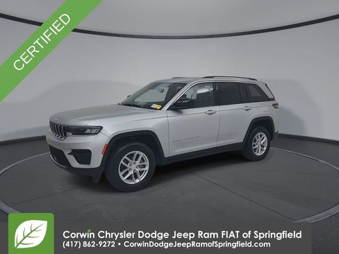 Used 2023 Jeep Grand Cherokee Laredo AWD/4WD image 7