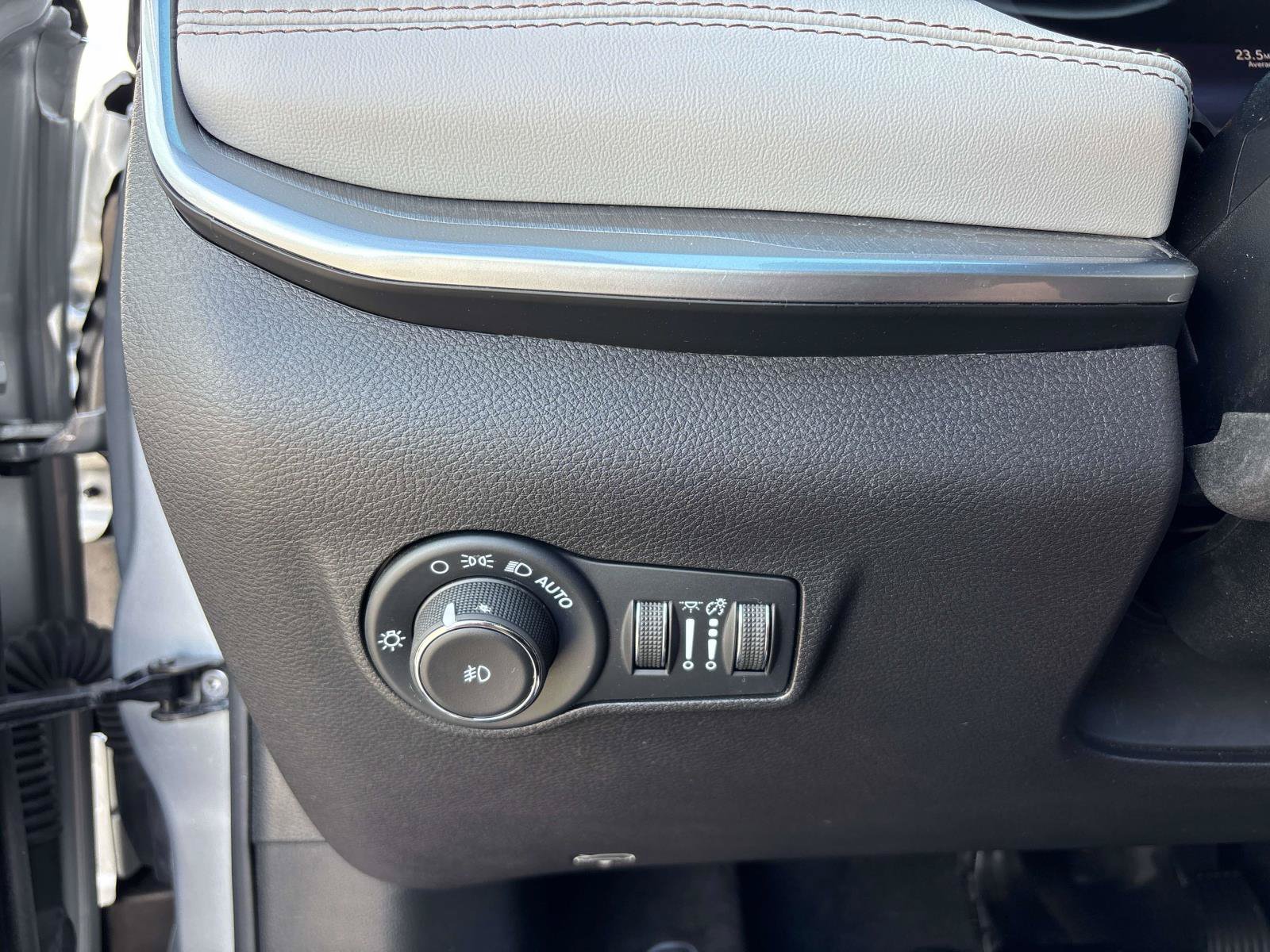 Certified 2025 Jeep Compass Limited AWD/4WD image 17