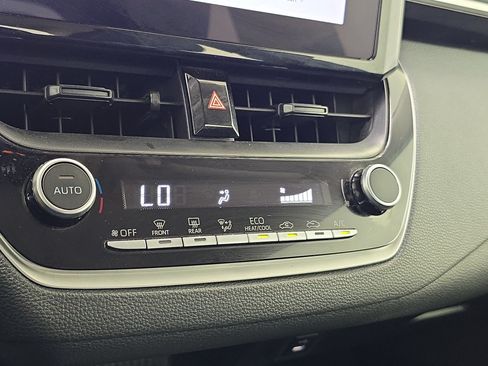 Used 2025 Toyota Corolla LE FWD image 28