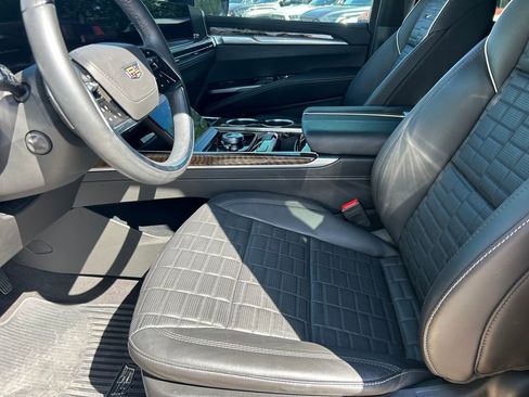 Used 2025 Cadillac Escalade Sport Platinum AWD/4WD image 11
