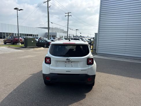 Used 2022 Jeep Renegade Sport w/ Sport Appearance Group AWD/4WD image 4