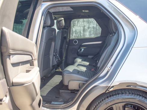 Used 2025 Land Rover Discovery Dynamic SE image 33