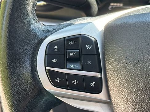 Used 2022 Ford Explorer XLT w/ Equipment Group 202A AWD/4WD image 32