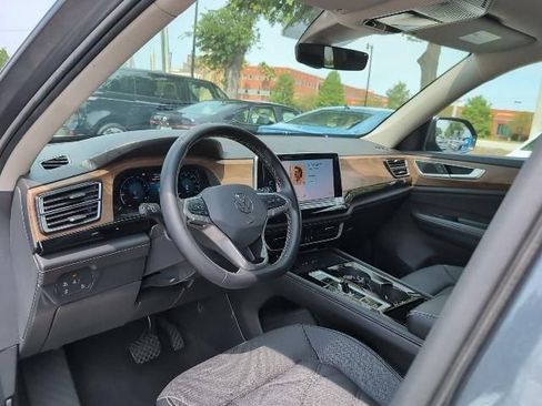 Used 2024 Volkswagen Atlas SE AWD/4WD image 7
