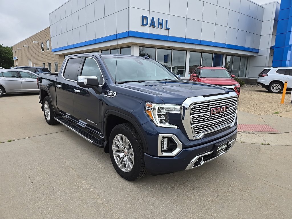Used 2022 GMC Sierra 1500 Denali w/ Driver Alert Package II AWD/4WD image 2