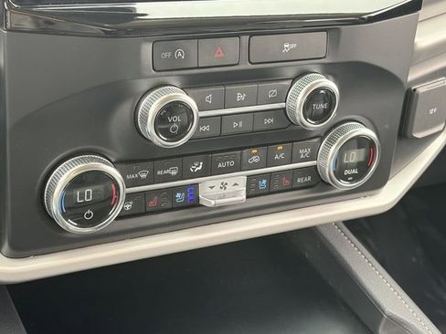 Used 2023 Ford Expedition XLT RWD image 18