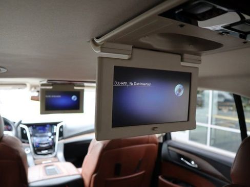Used 2020 Cadillac Escalade ESV Luxury AWD/4WD image 14