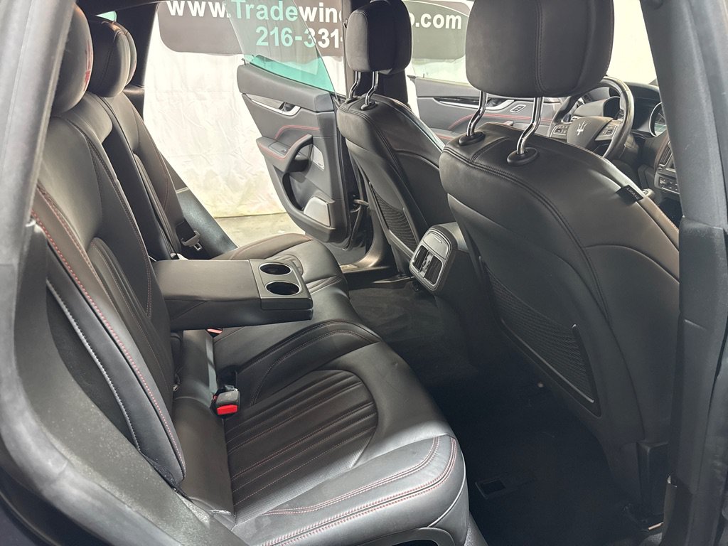 Used 2018 Maserati Levante GranLusso AWD/4WD image 23