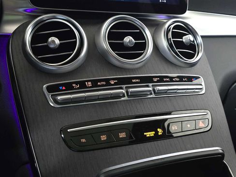 Used 2022 Mercedes-Benz GLC 300 4MATIC image 32