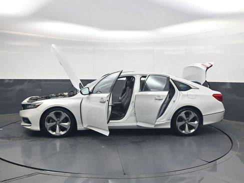 Used 2018 Honda Accord Touring image 39