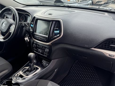Used 2015 Jeep Cherokee Latitude w/ Cold Weather Group AWD/4WD image 27
