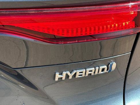 Certified 2021 Toyota Venza LE image 35