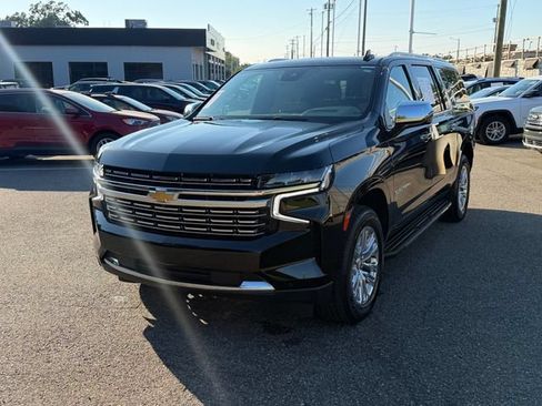 Used 2023 Chevrolet Suburban Premier w/ Premium Package 2 AWD/4WD image 1