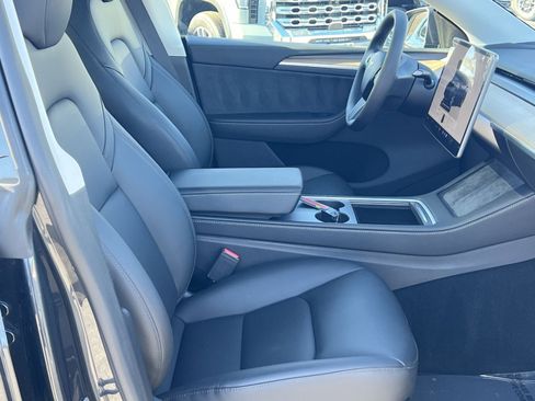 Used 2024 Tesla Model Y Long Range image 28