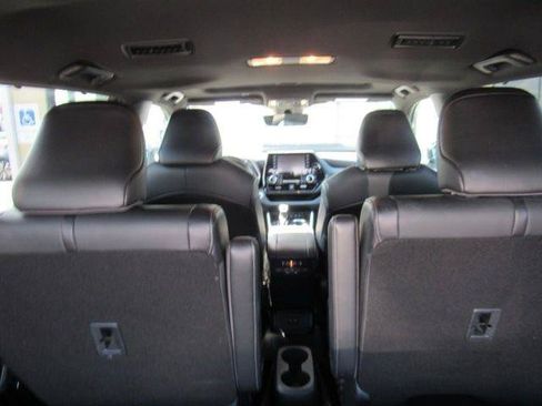 Used 2021 Toyota Highlander XSE AWD/4WD image 18