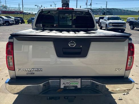Used 2019 Nissan Frontier SV image 6