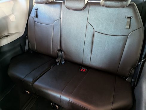 Certified 2023 Toyota Sienna Platinum image 30