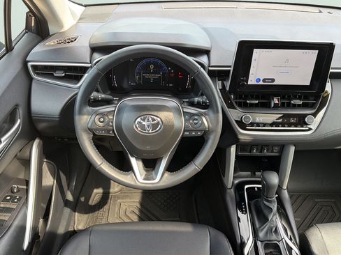 Used 2024 Toyota Corolla Cross XLE w/ Convenience Package AWD/4WD image 18