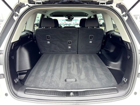 Used 2024 Jeep Grand Cherokee Laredo image 8