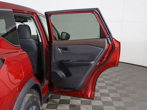 Used 2023 Nissan Rogue SV image 18